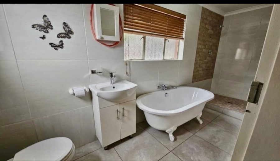 5 Bedroom Property for Sale in Cashan North West